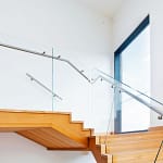 Szklana balustrada schodowa