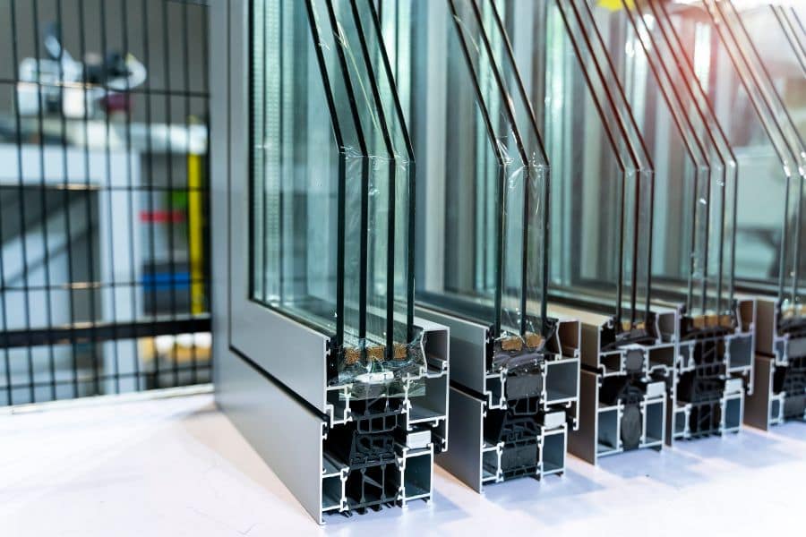 Przekrój okna trzyszybowego